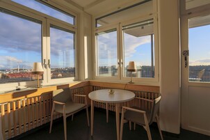 供应早餐、午餐和晚餐，海景