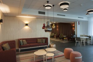 Siddeområde i lobbyen