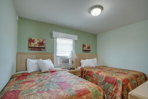 Deluxe Apartment, 1 Bedroom (1 Double, 1 Single and 2 Sleeper Sofa) | Free WiFi, bed sheets - Ocean Lodge Hotel South (Ocean City)