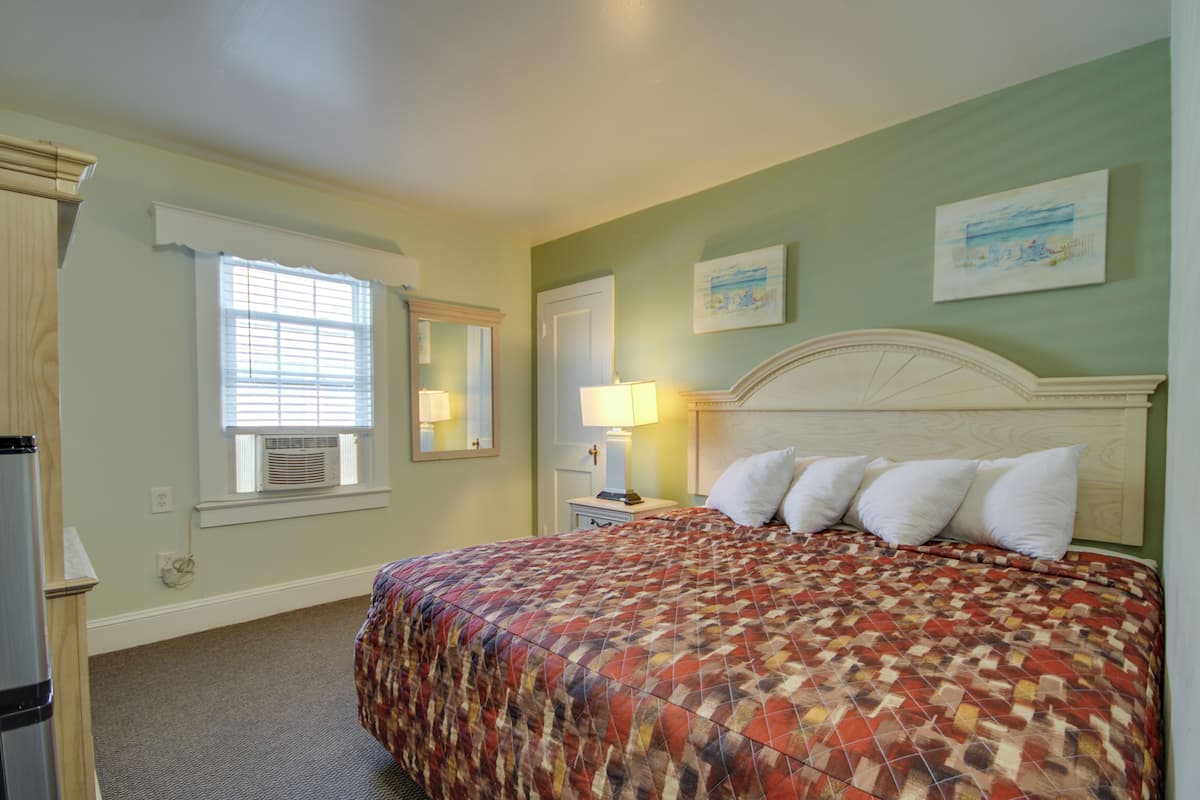 Standard Room, 1 King Bed | 2 bedrooms, free WiFi, bed sheets