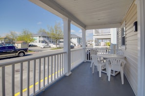 2 Bedroom Apartment with Private Balcony | Terrace/patio