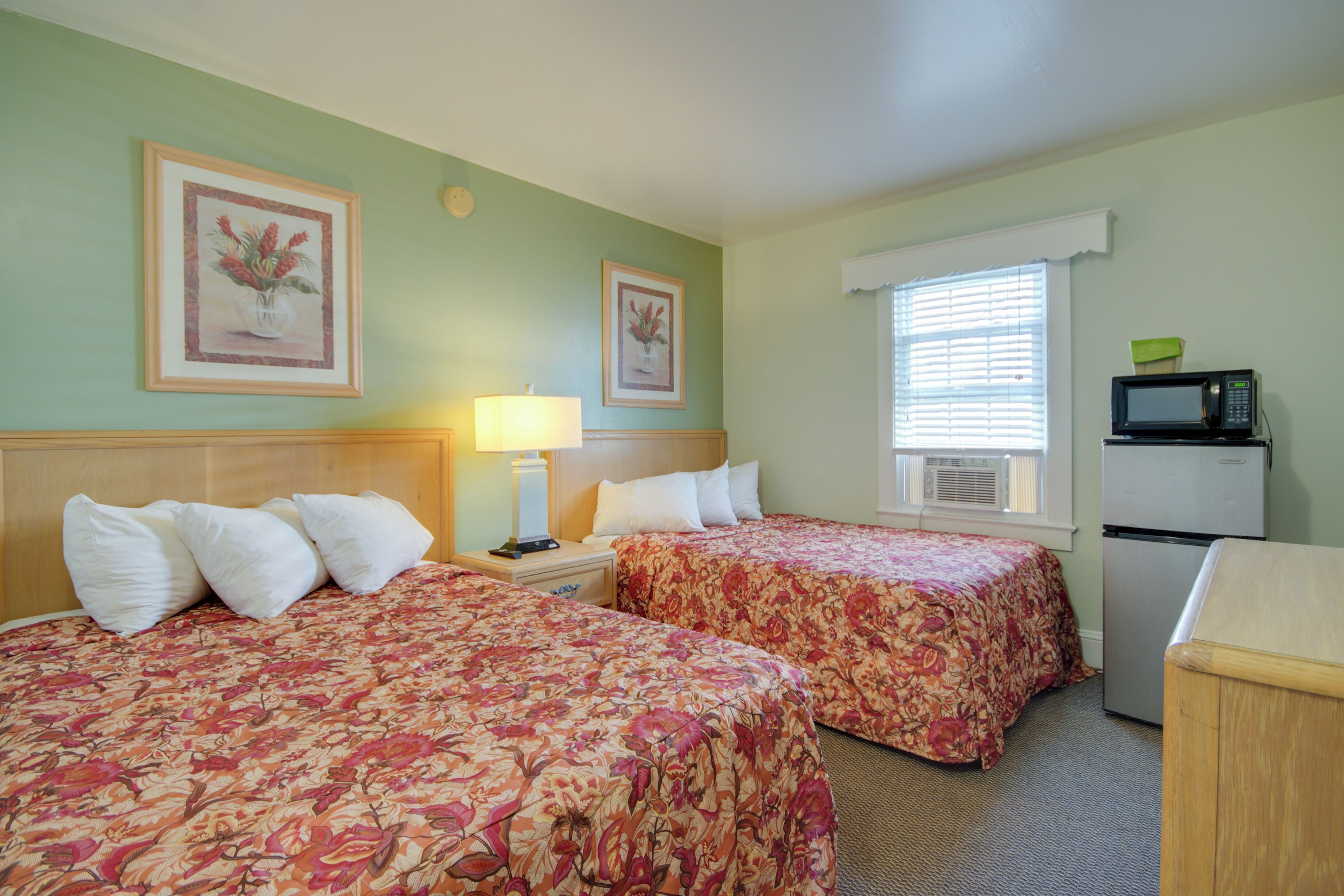 Standard Room, 2 Double Beds | Free WiFi, bed sheets