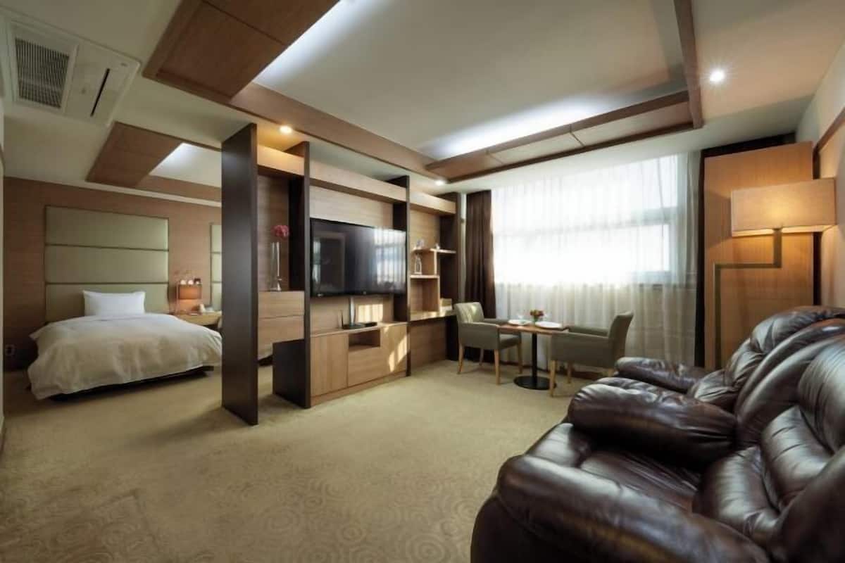 Premium bedding, down comforters, Select Comfort beds, in-room safe