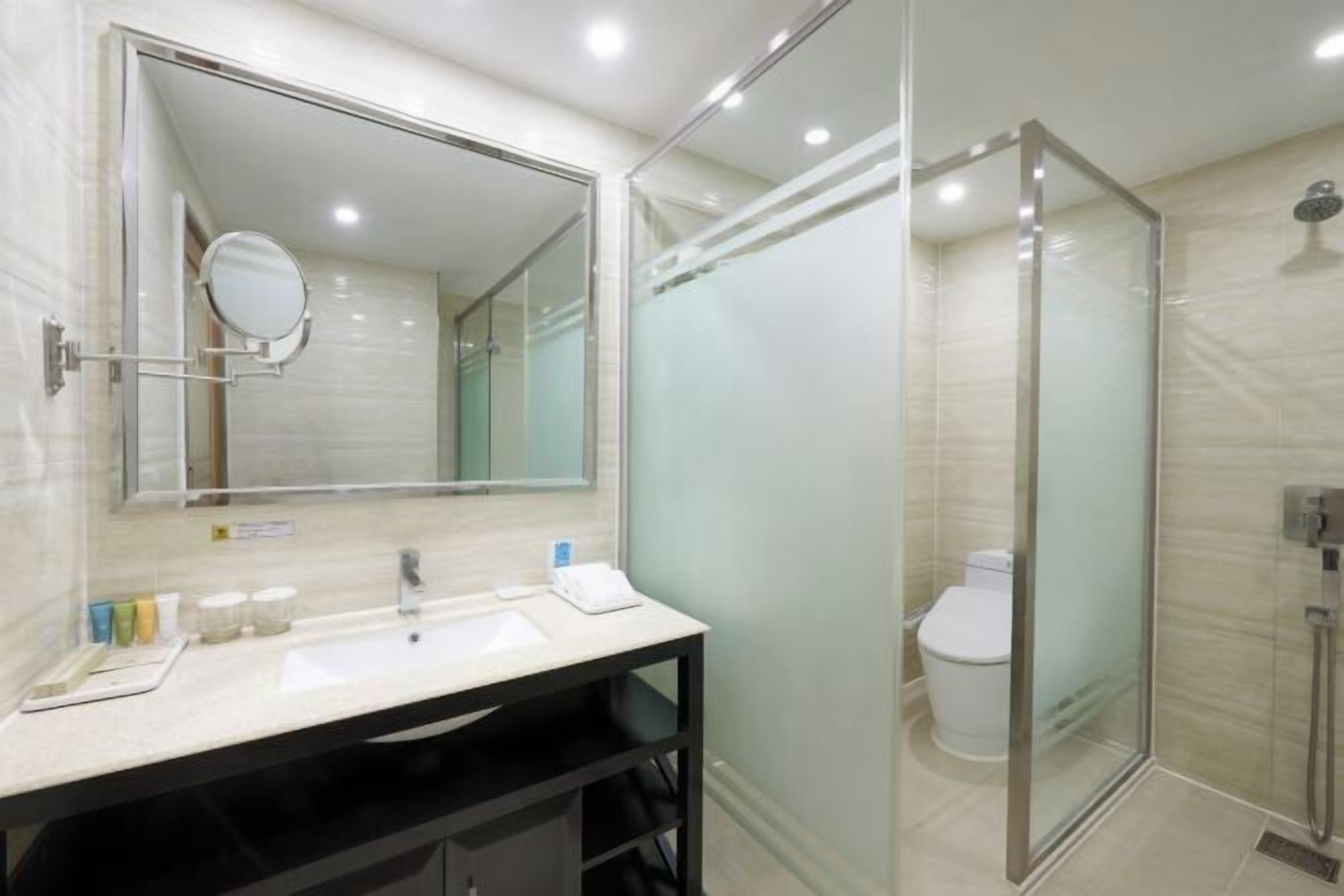 Kylpyhuone | Hiustenkuivaaja, kylpytakit, tohvelit, bidee