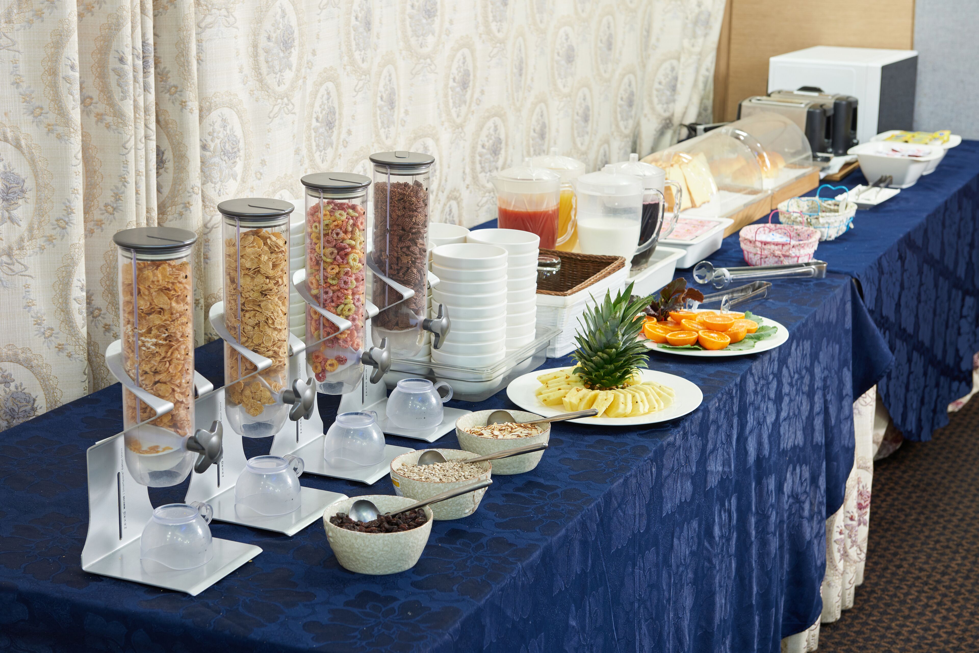 daily buffet breakfast (krw 19000 per person)