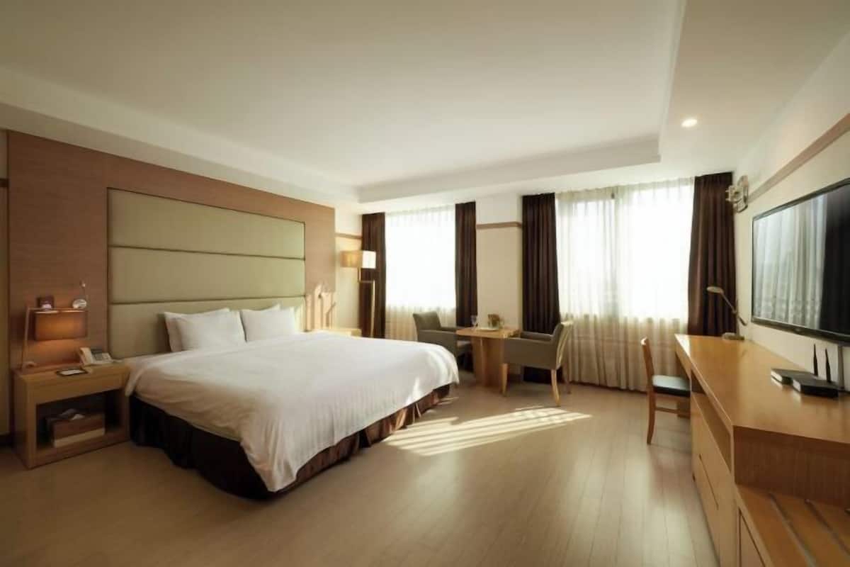 Premium bedding, down comforters, Select Comfort beds, in-room safe