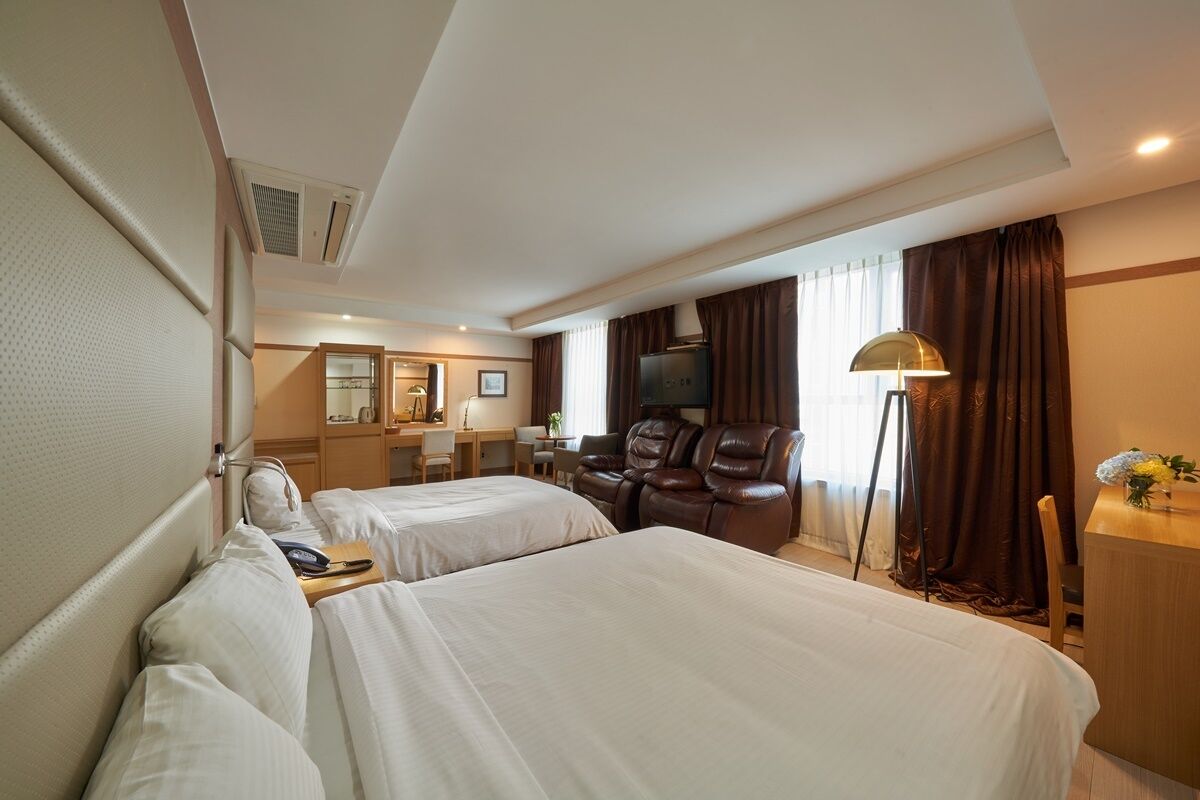 deluxe twin room | premium bedding, down duvets, select comfort beds, in-room safe