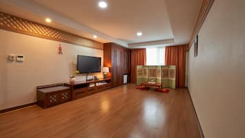 Korean Style Ondol Room | 高档床上用品、羽绒被、Select Comfort 床、客房内保险箱