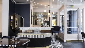 Morgenmadsbuffet hver dag (18 EUR pr. person)