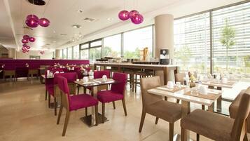 Esmorzar diari d'estil bufet (20 EUR per persona)