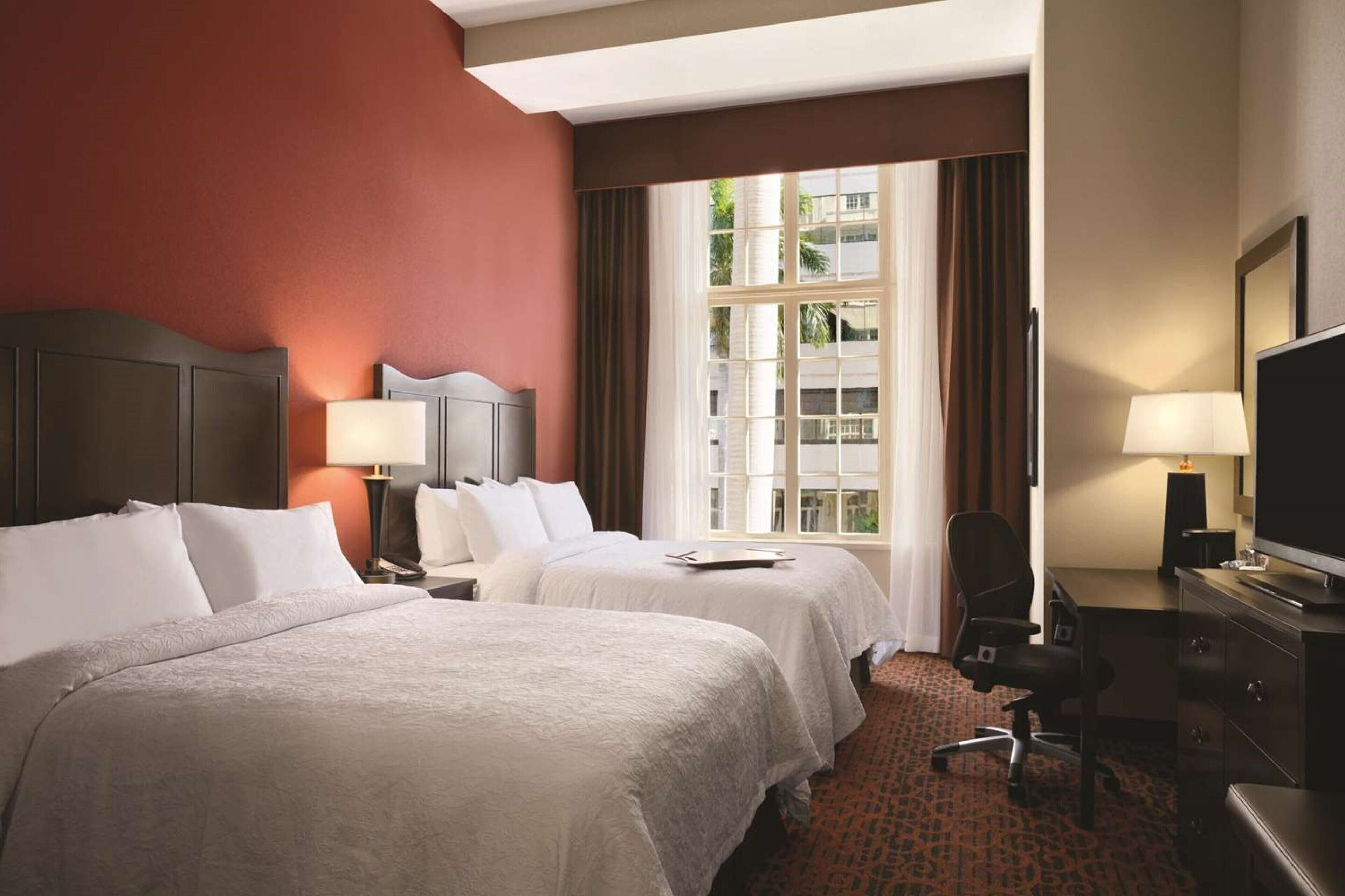 in-room safe, desk, laptop workspace, blackout curtains