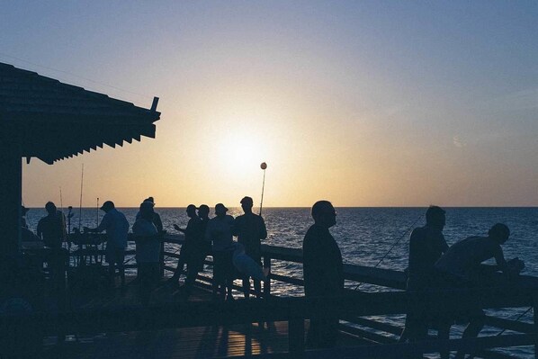 A pier with people fishing at sunset. - Hampton Inn & Suites Bradenton Downtown Historic District (Bradenton)