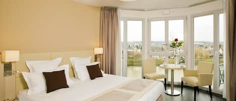 Estudio panorámico | Caja de seguridad en la habitación, escritorio y insonorización