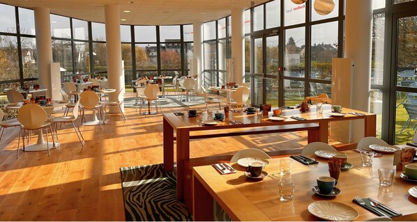 Daily buffet breakfast (EUR 17 per person)