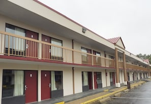 Unclassified image, 2 of 14, button - Red Roof Inn Fredericksburg South (Fredericksburg)