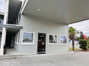 Reception - Northwoods Motel (Blaine)