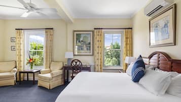 Deluxe Suite (Mini) | Living area | 42-inch Smart TV with cable channels, TV, Netflix