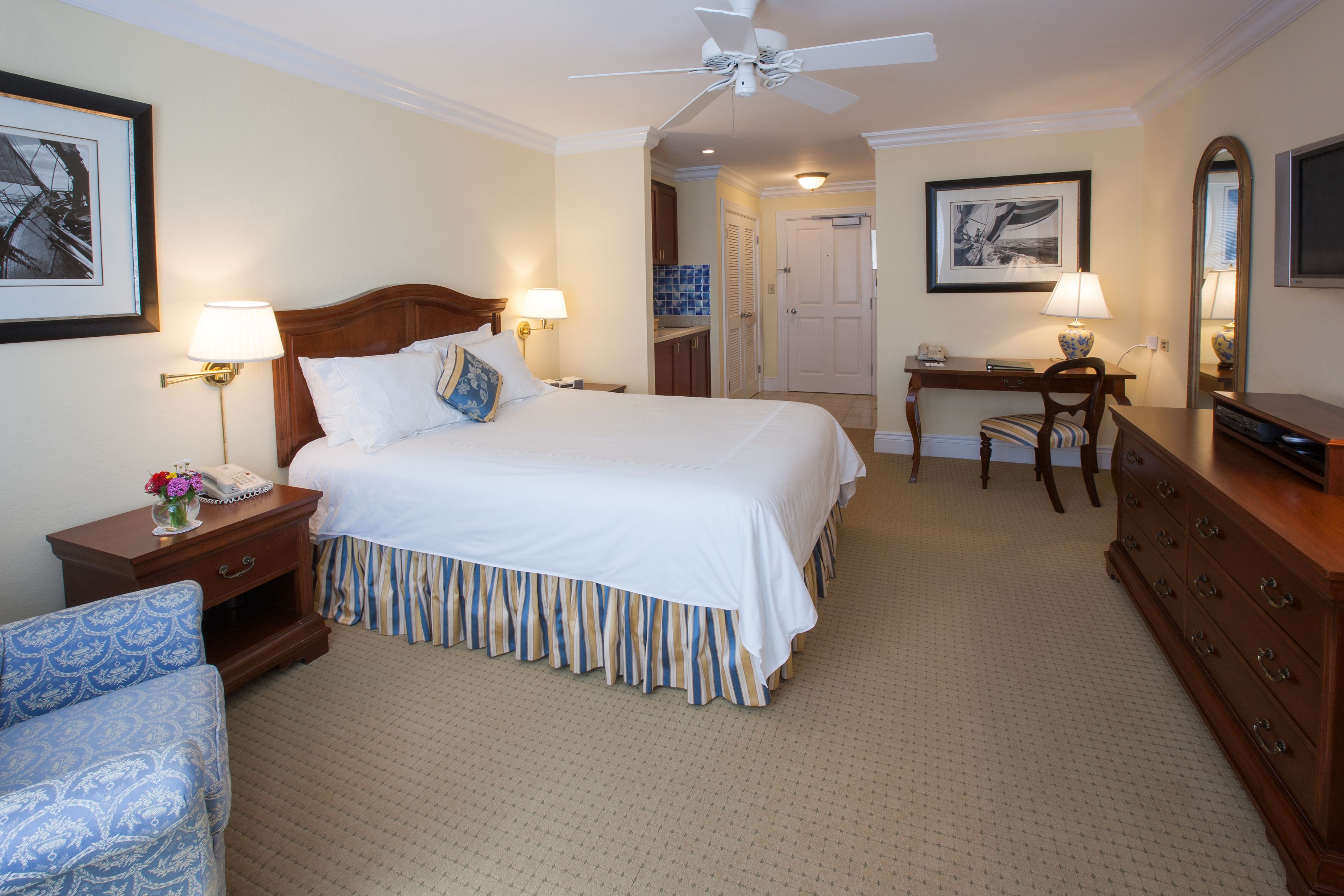 deluxe suite (mini) | premium bedding, in-room safe, individually decorated, desk