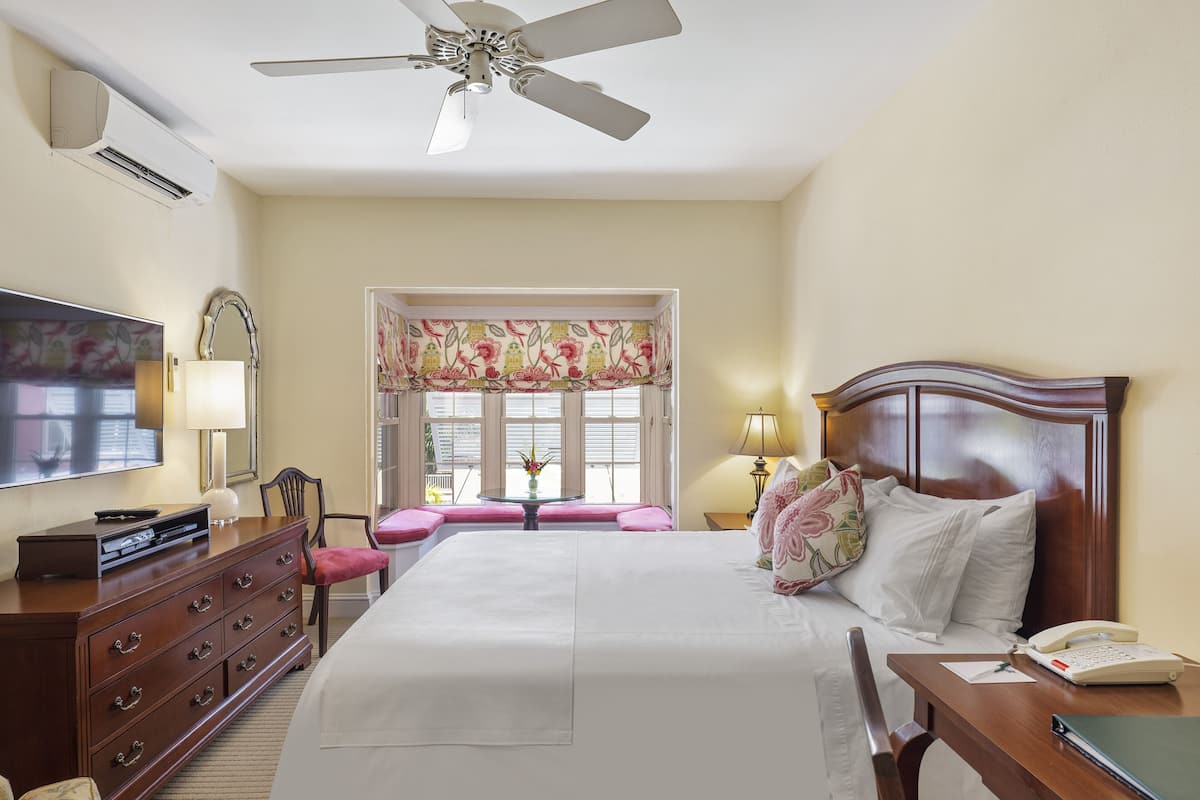Superior Suite (Mini) | Premium bedding, in-room safe, desk, soundproofing