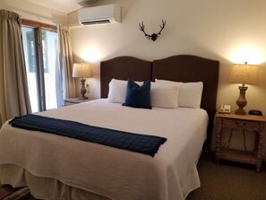 1 bedroom, premium bedding, desk, iron/ironing board - Cedar Creek (New Haven)