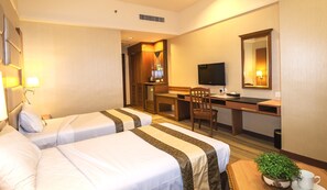 Desk, blackout curtains, iron/ironing board, free WiFi - Pearl View Hotel (Perai)