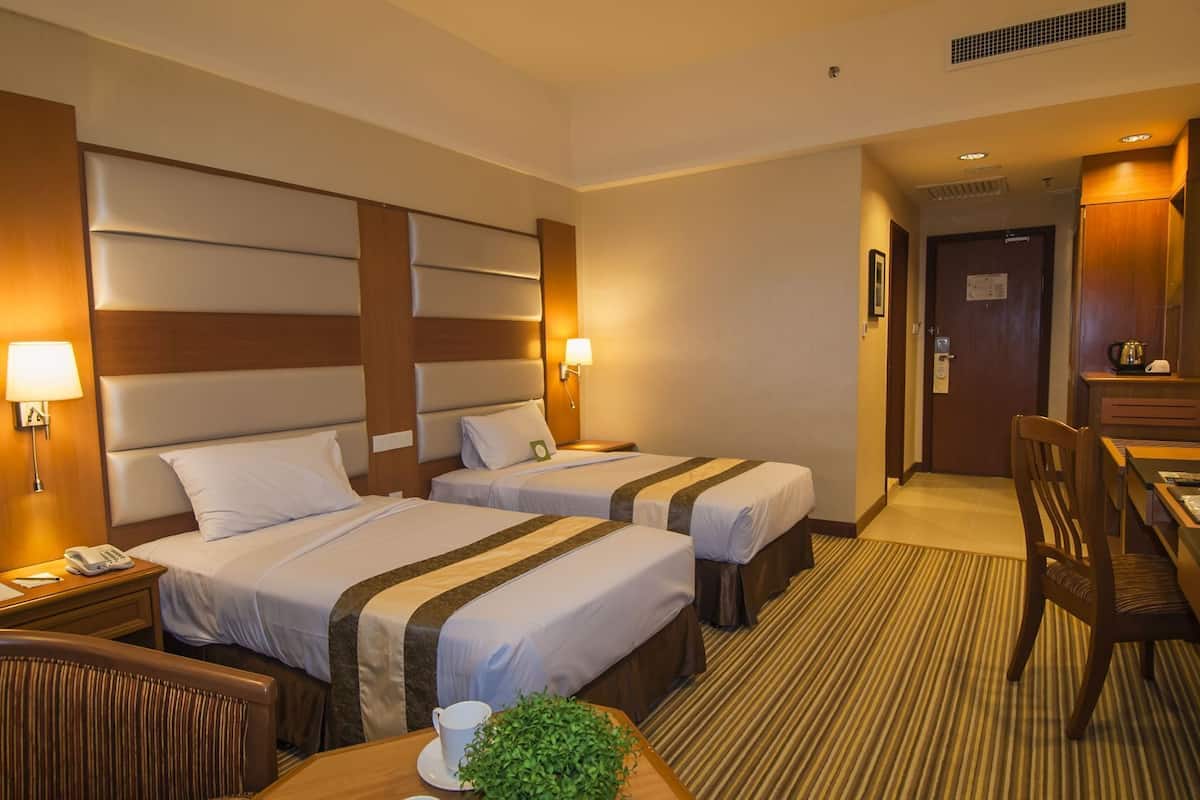 Desk, blackout drapes, iron/ironing board, free WiFi