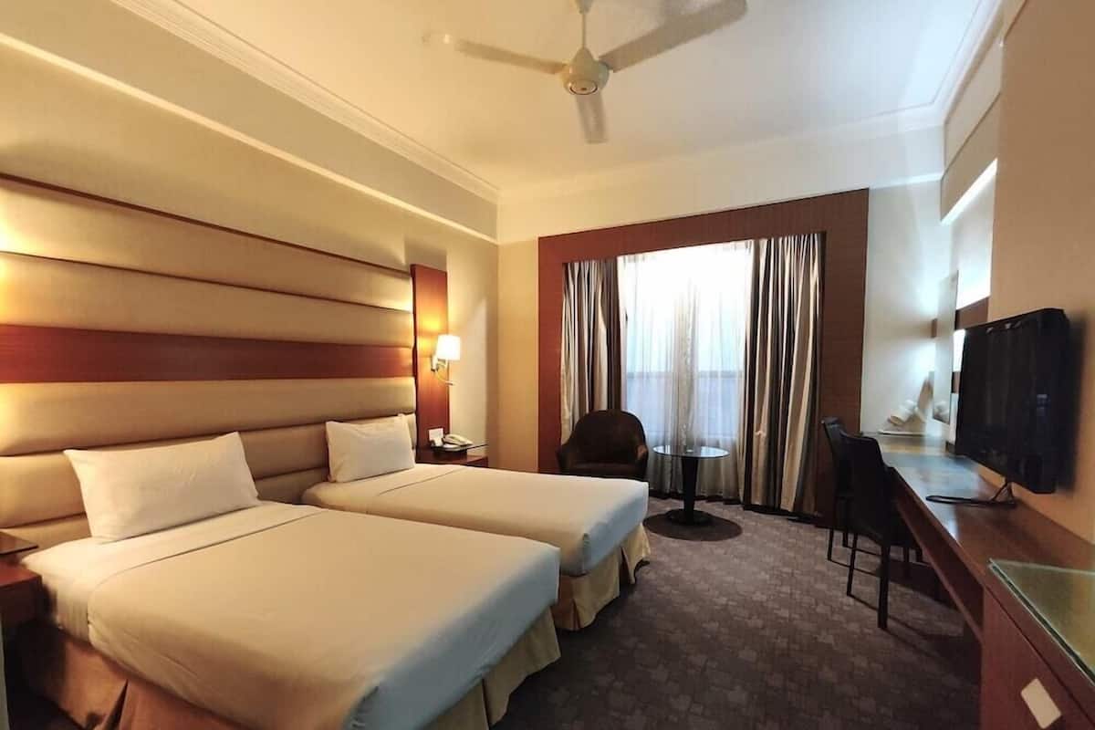 Meja, langsir/tirai gelap terus, seterika/papan seterika, Wi-fi percuma 