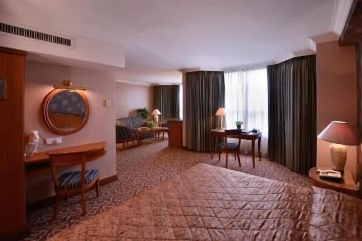 Desk, blackout drapes, iron/ironing board, free WiFi