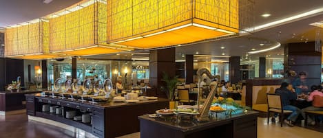 Lunch served, Asian cuisine