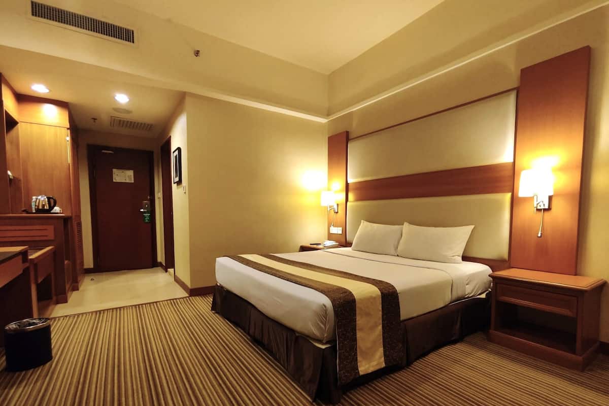 Fajar Superior King (No Window) | Meja, langsir/tirai gelap terus, seterika/papan seterika, Wi-fi percuma 