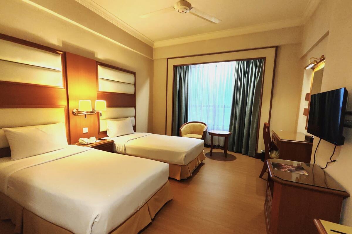 Superior Twin Room | Meja, langsir/tirai gelap terus, seterika/papan seterika, Wi-fi percuma 