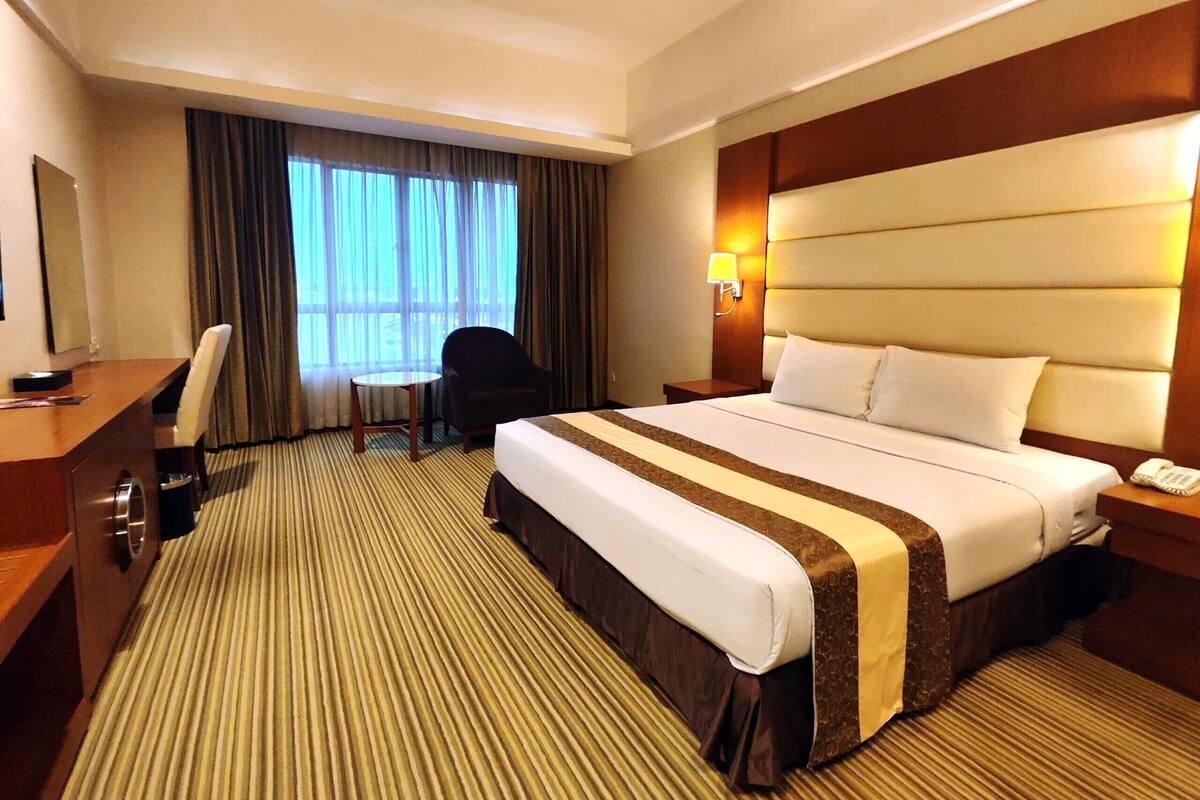 Fajar Deluxe King | Meja, langsir/tirai gelap terus, seterika/papan seterika, Wi-fi percuma 