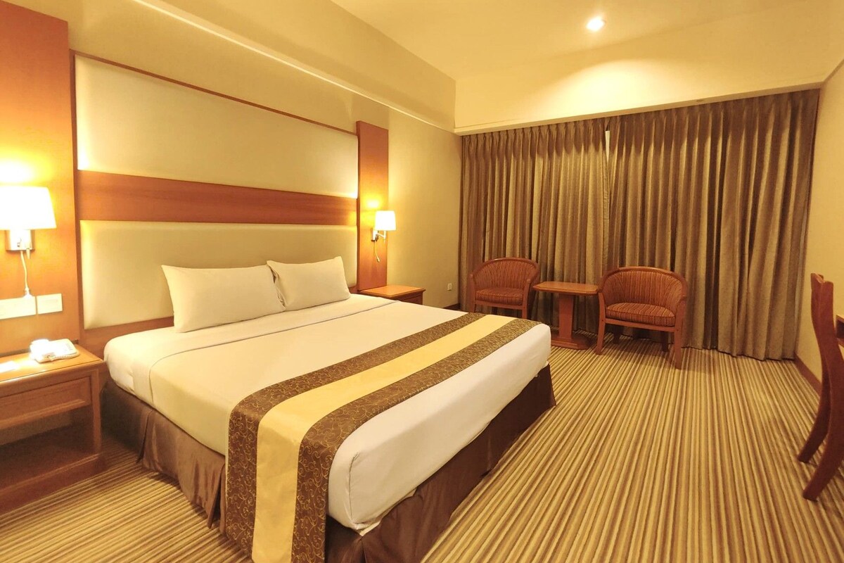 Meja, langsir/tirai gelap terus, seterika/papan seterika, Wi-fi percuma 