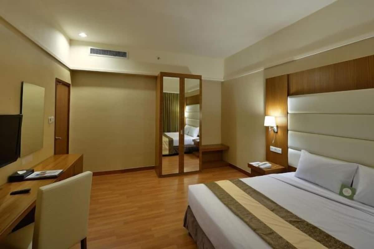 Desk, blackout drapes, iron/ironing board, free WiFi
