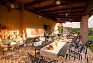 Breakfast, lunch, dinner served; Regional cuisine, garden views