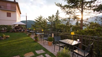 Breakfast, lunch, dinner served; Regional cuisine, garden views