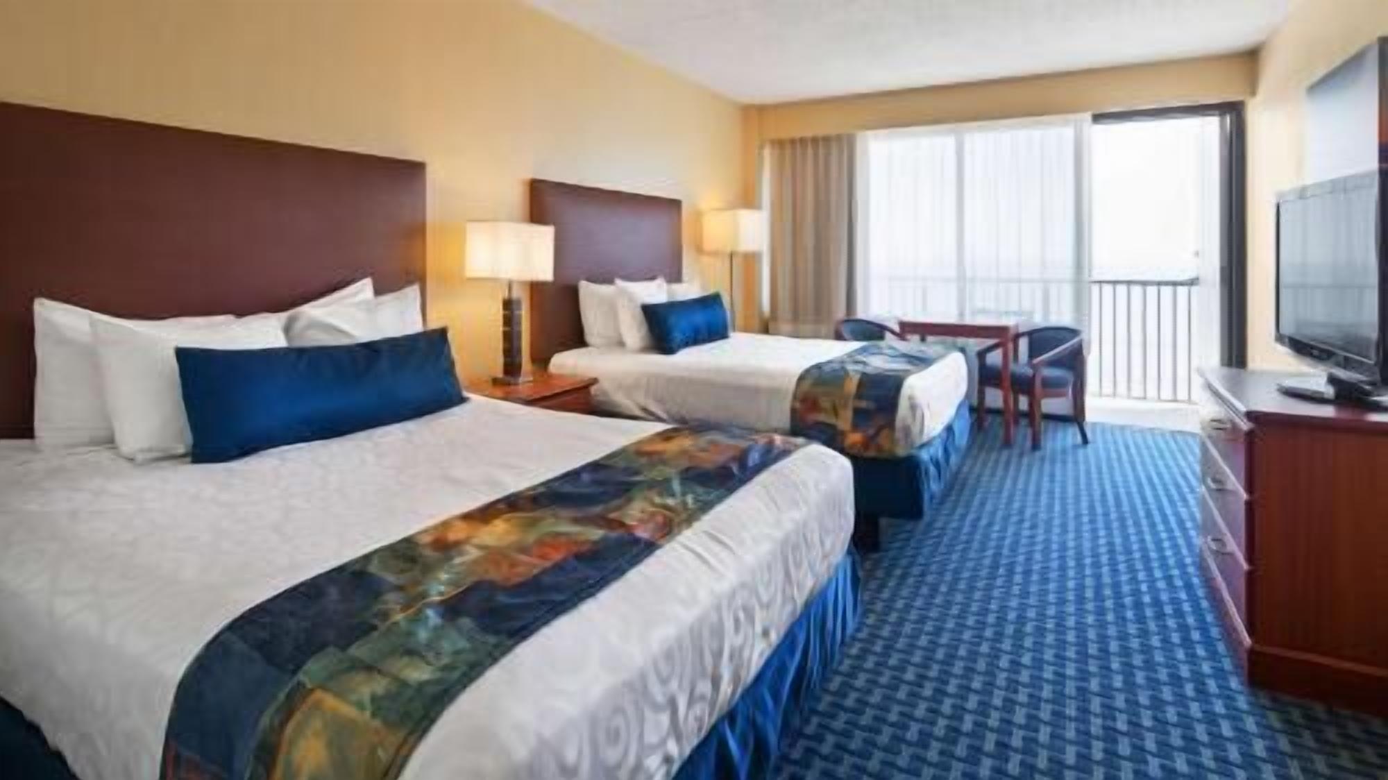 In-room safe, laptop workspace, blackout drapes, iron/ironing board