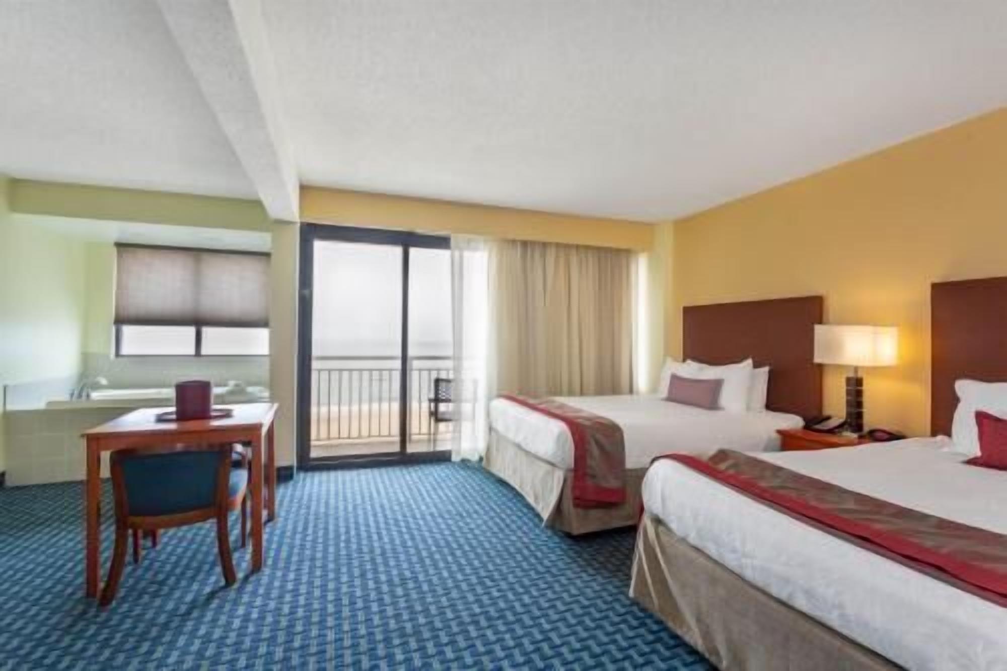In-room safe, laptop workspace, blackout drapes, iron/ironing board