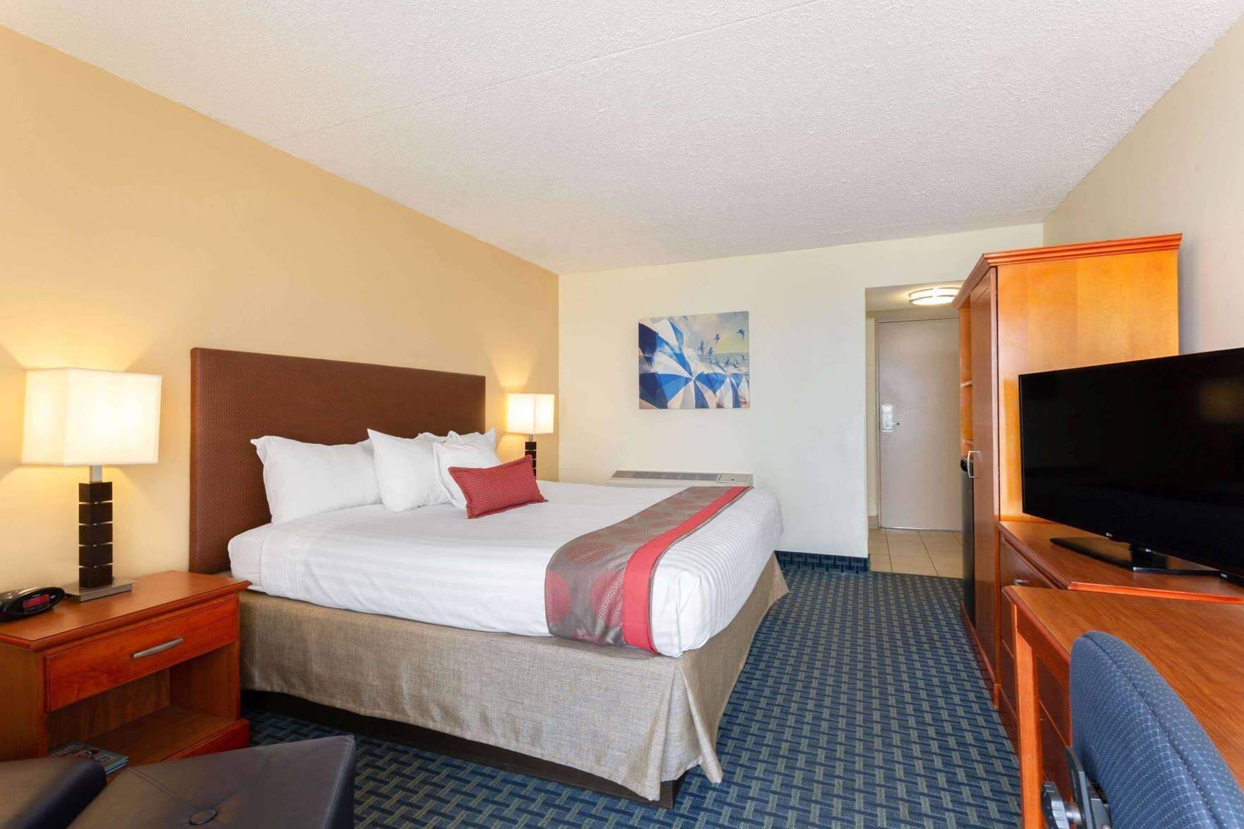 In-room safe, laptop workspace, blackout drapes, iron/ironing board