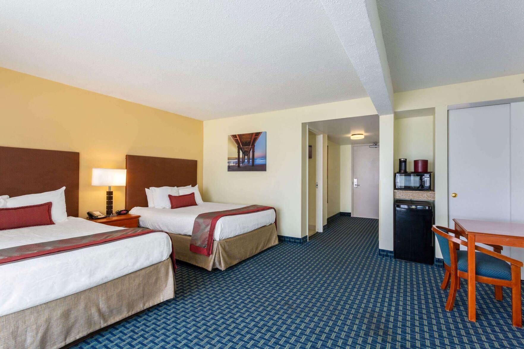 In-room safe, laptop workspace, blackout drapes, iron/ironing board