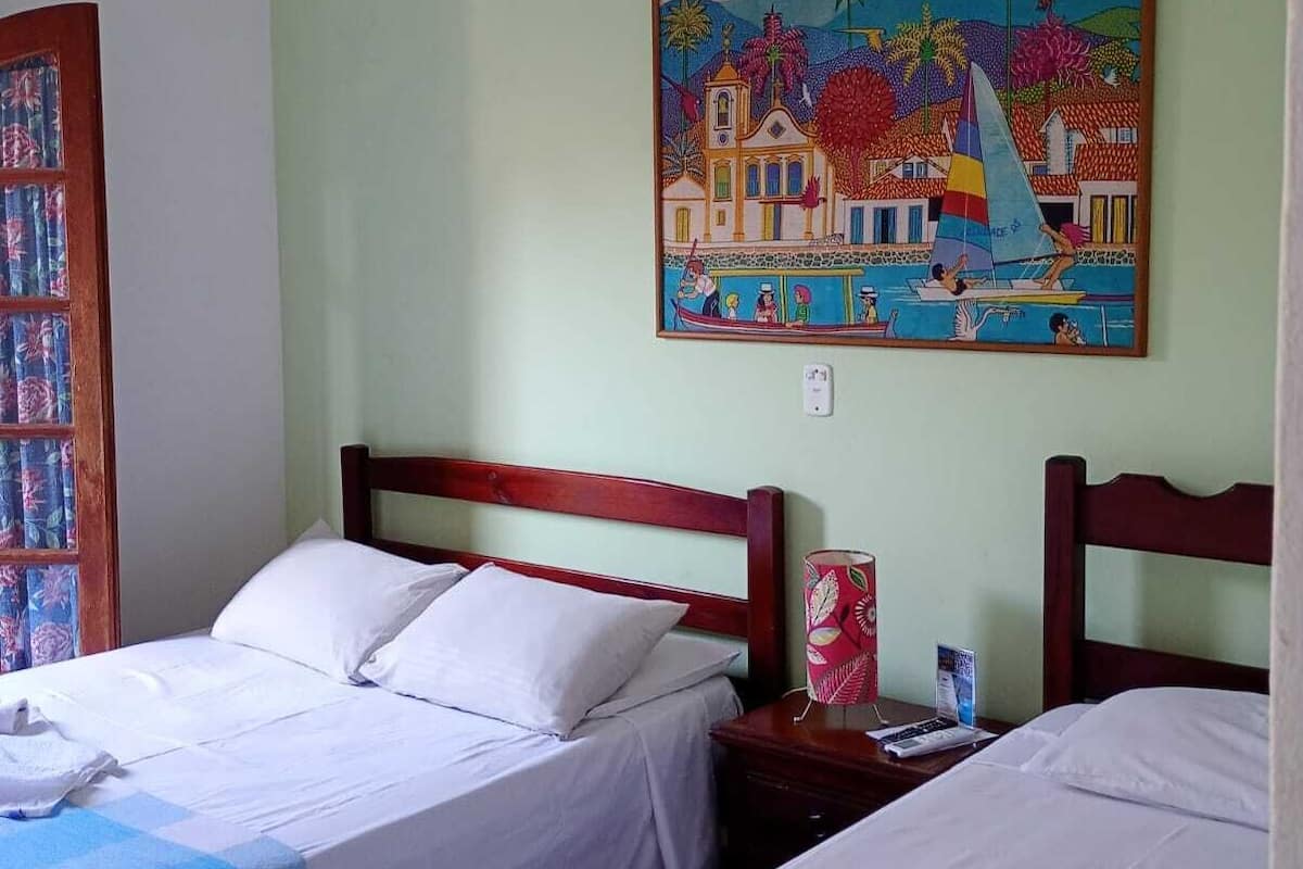 Standard Double or Twin Room, 1 Bedroom, Shower Grab Bars, Executive Level | Minibar, free WiFi, bed sheets