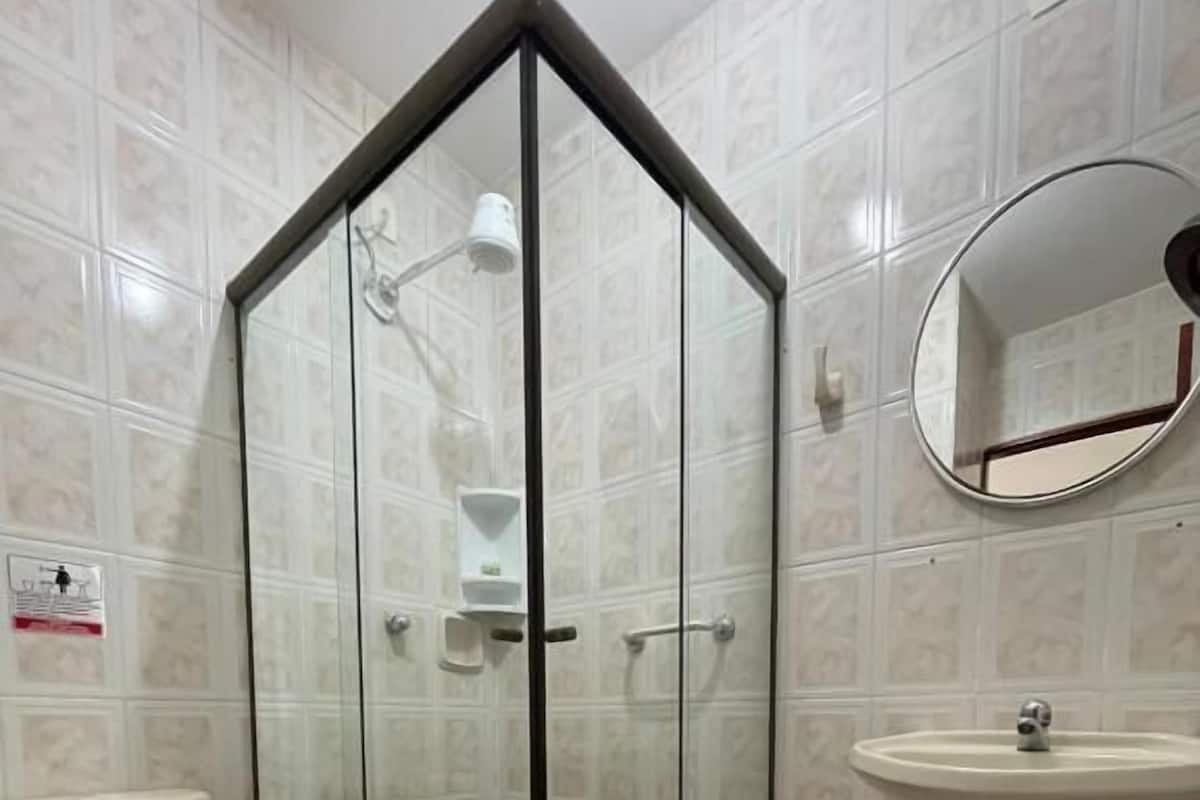 Ducha, bidé y toallas