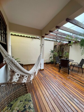 29-inch LED TV with cable channels - Pousada Alecrim Dourado (Paraty)