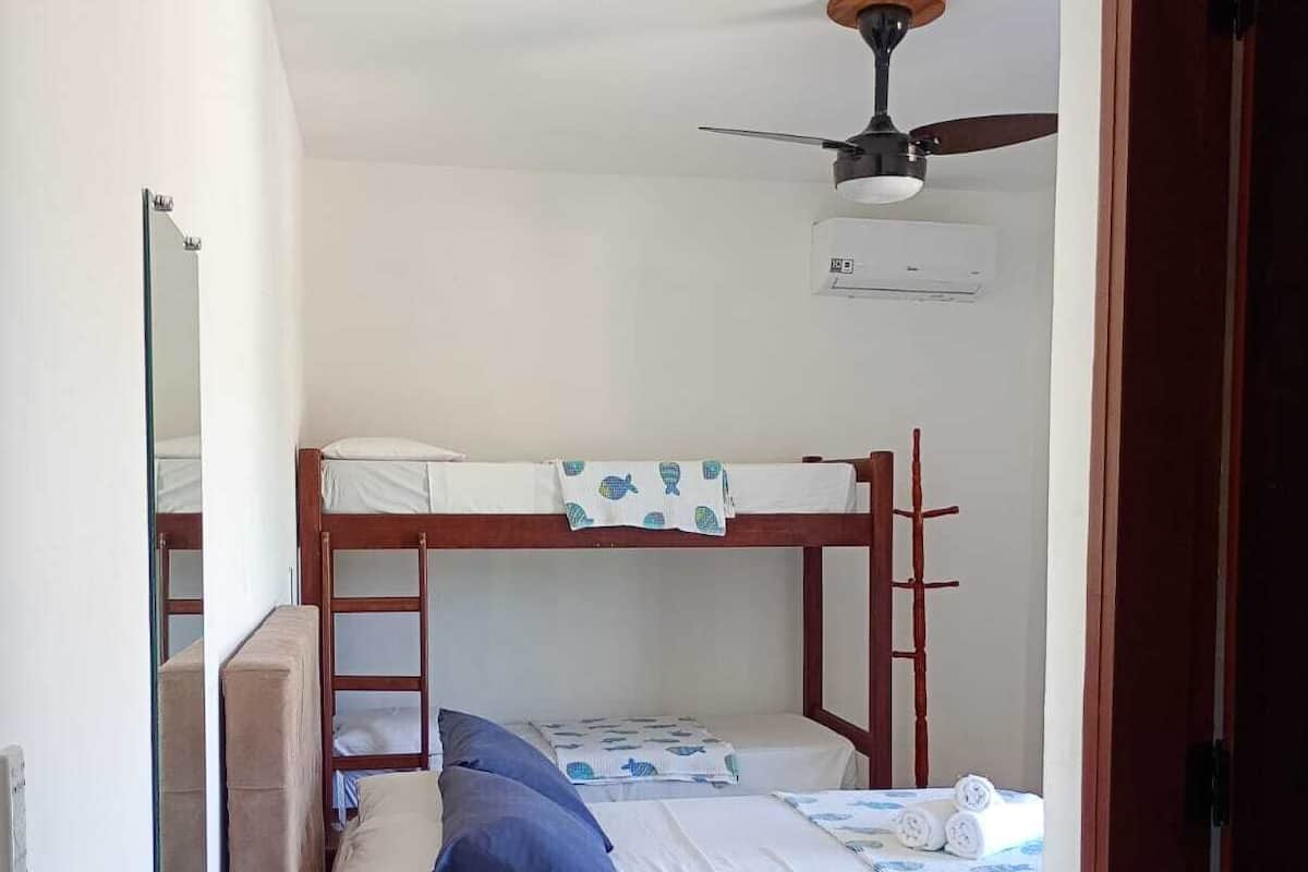 Standard-Vierbettzimmer, Haltegriffe in der Dusche, Executive-Etage