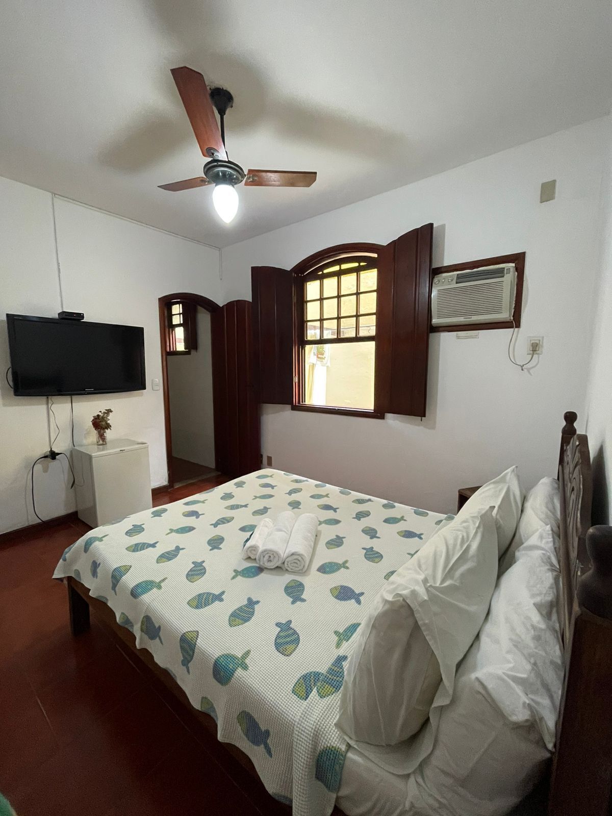 Minibar, free WiFi, bed sheets