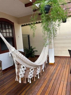 29-inch LED TV with cable channels - Pousada Alecrim Dourado (Paraty)