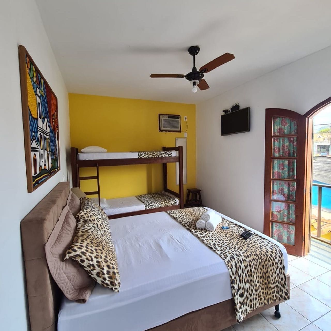 Minibar, wifi gratis y ropa de cama 