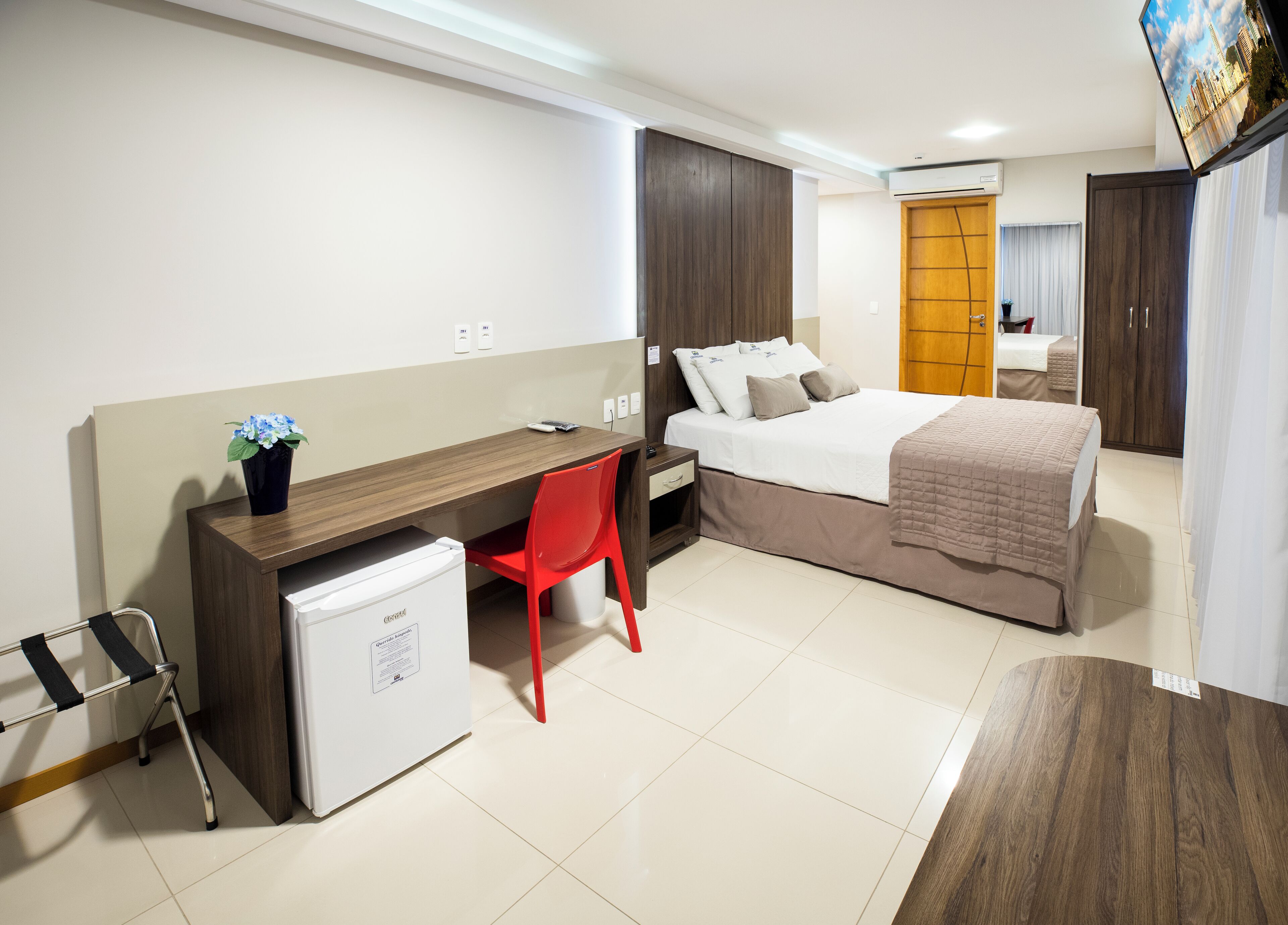 executive double room | 1 bedroom, minibar, in-room safe, desk