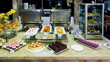 Free daily buffet breakfast