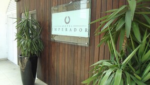 A wooden wall with a sign reading "HOTEL IMPERADOR". - Hotel Imperador (Santos)
